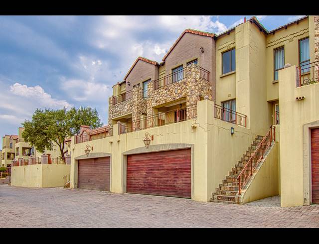 3 BEDROOM TOWNHOUSE RENTED IN ALLEN'S NEK